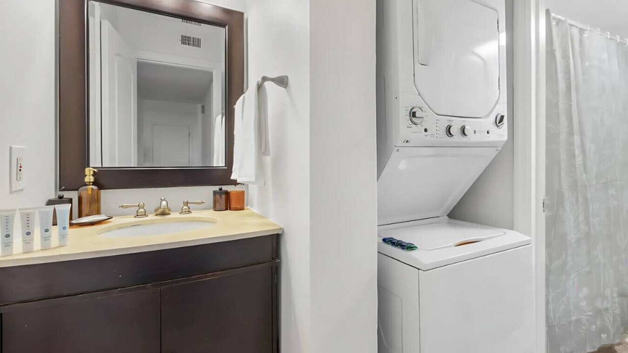 Photo of Bathroom in New Suburb Beautiful