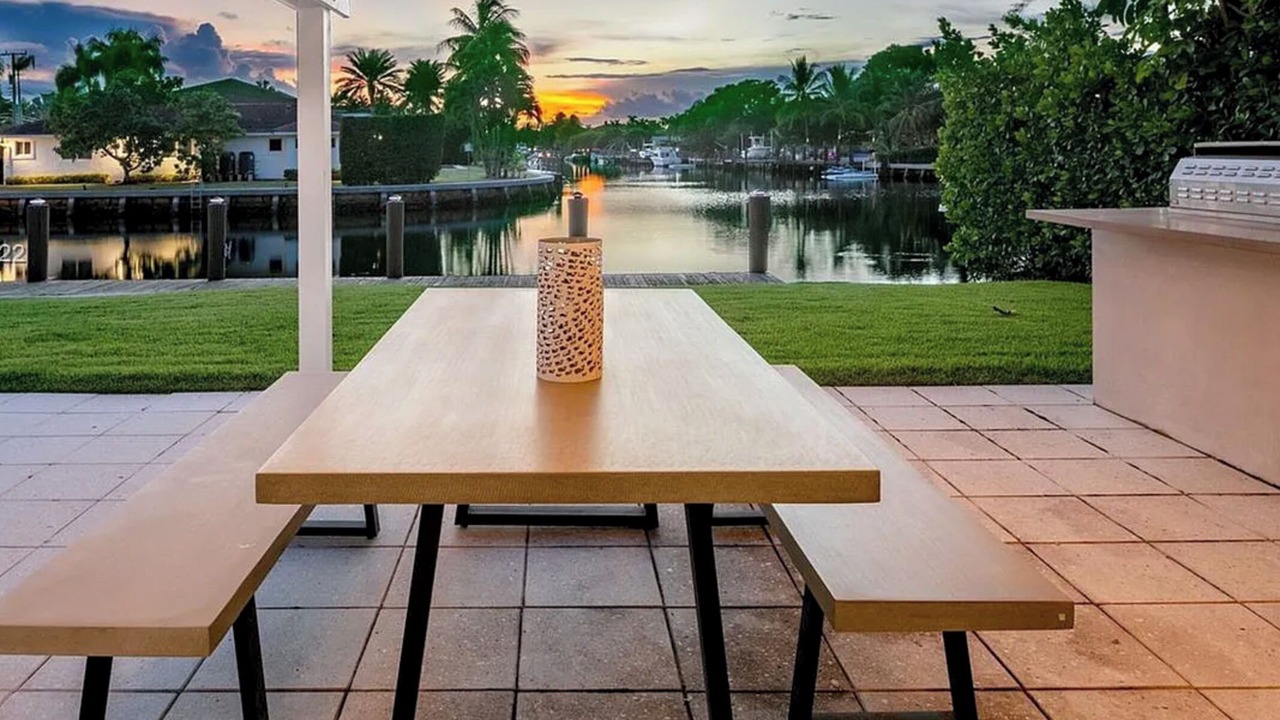 Photo of Outdoor in Hallandale Beach