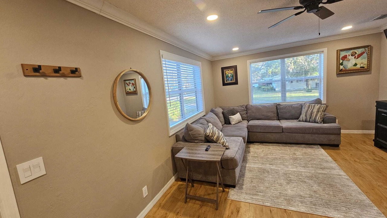 Photo of Livingroom in Live Oak