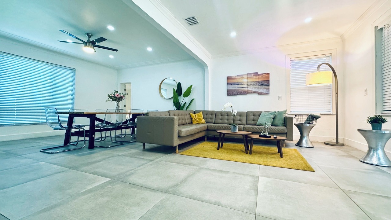 Photo of Livingroom in Biscayne Park