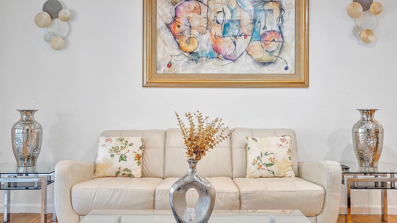 Photo of Livingroom in Golden Glades