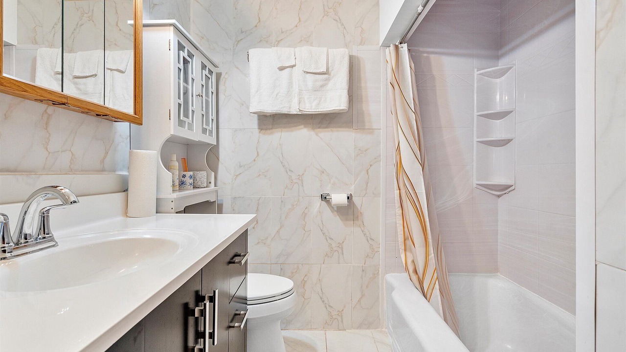 Photo of Bathroom in Golden Glades