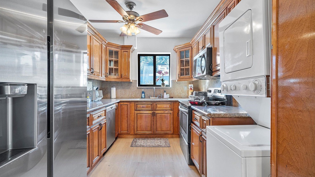 Photo of Kitchen in Golden Glades