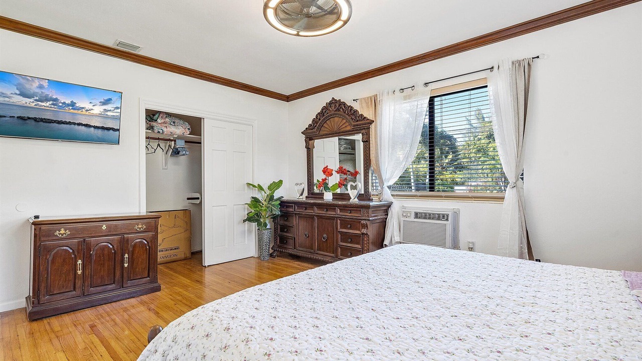 Photo of Bedroom in Golden Glades