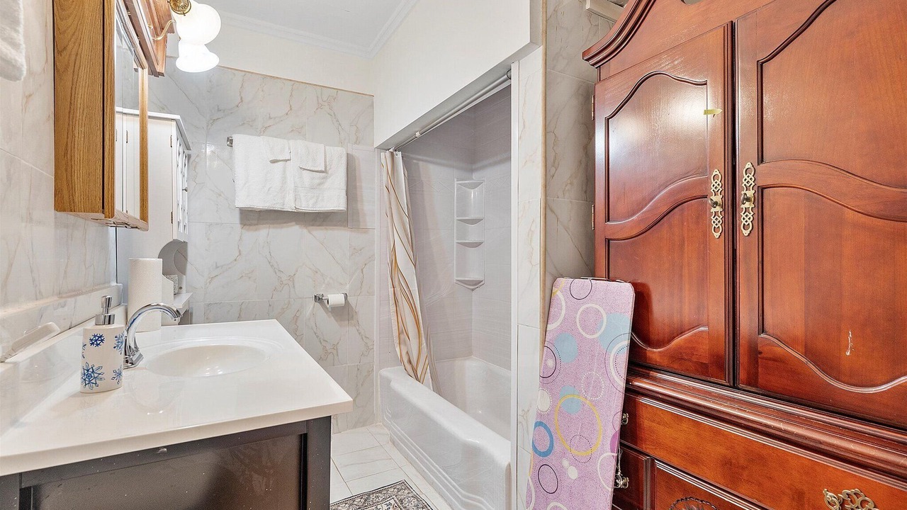 Photo of Bathroom in Golden Glades