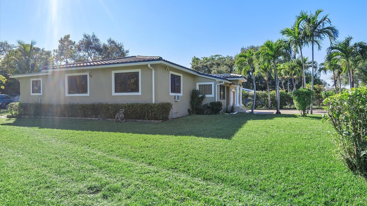 Photo of Outdoor in Golden Glades