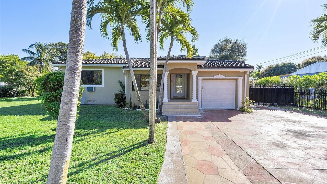 Photo of Outdoor in Golden Glades