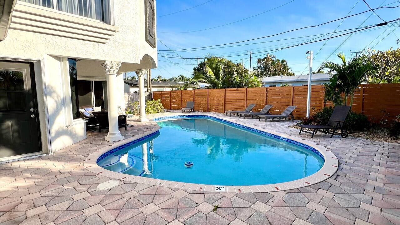 Photo of Outdoor in Middle River Terrace
