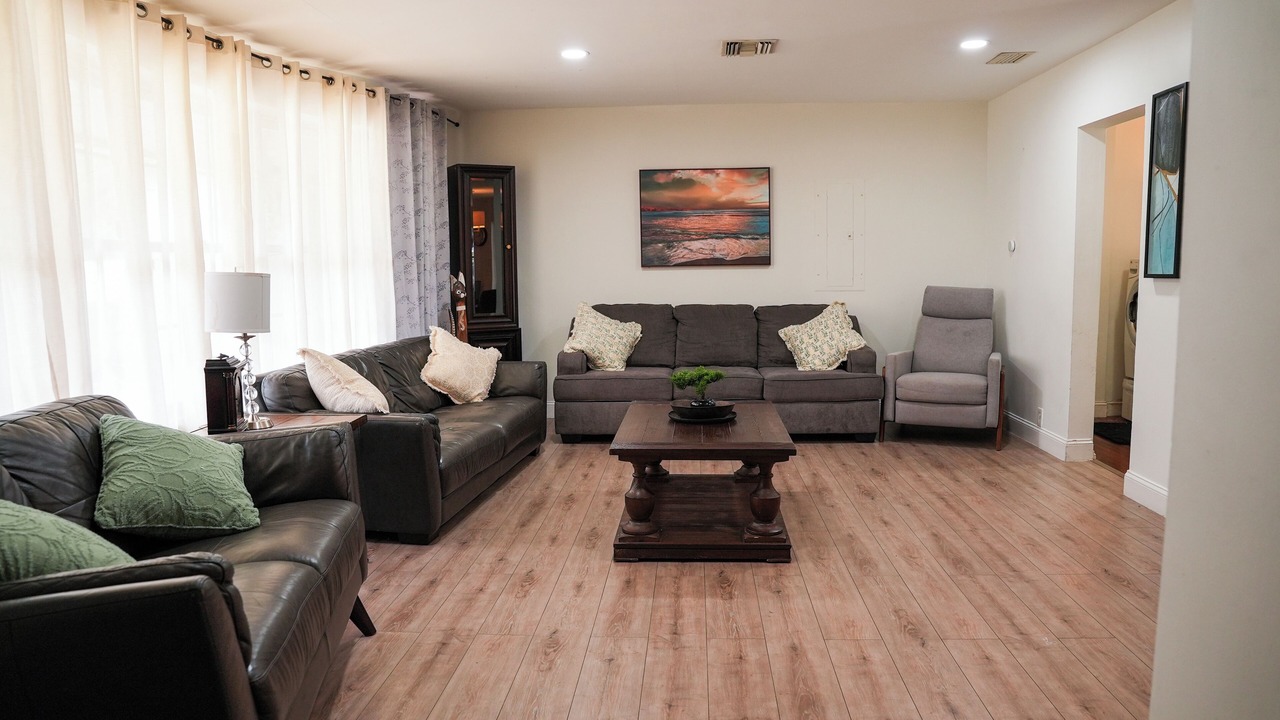 Photo of Livingroom in North Central Hollywood