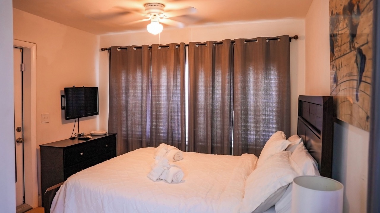 Photo of Bedroom in North Central Hollywood