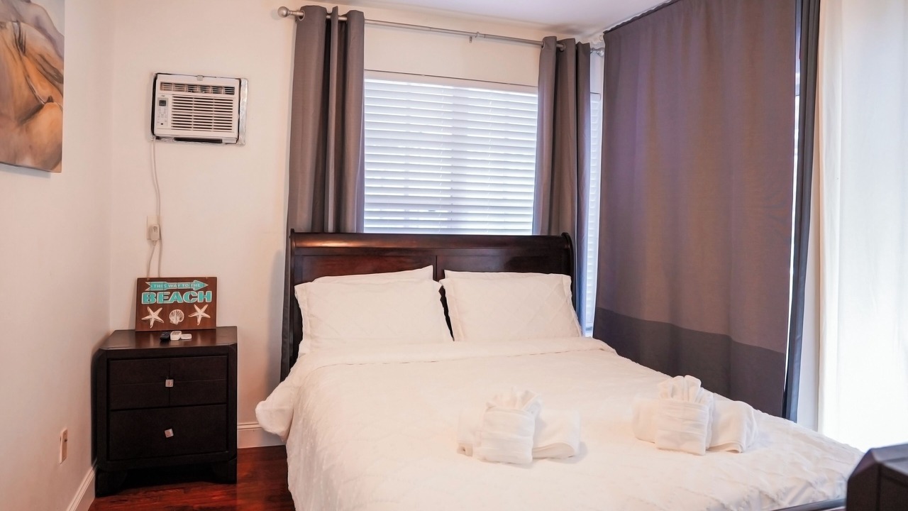 Photo of Bedroom in North Central Hollywood