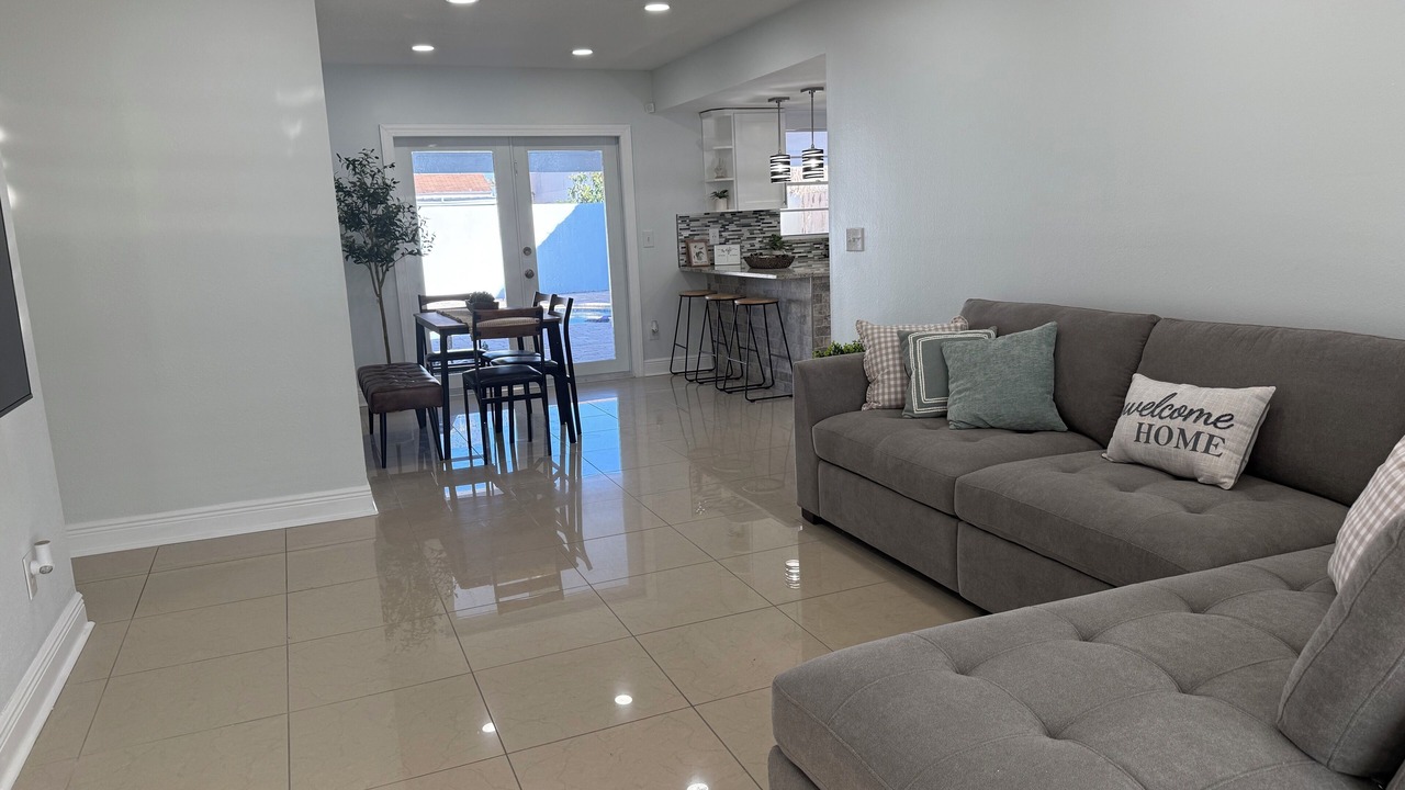 Photo of Livingroom in Bearss Plaza