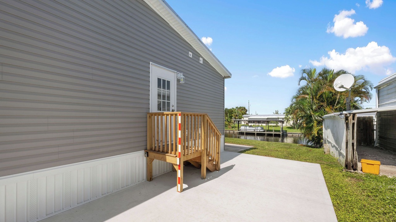 Photo of Patio Balcony in Taylor Creek