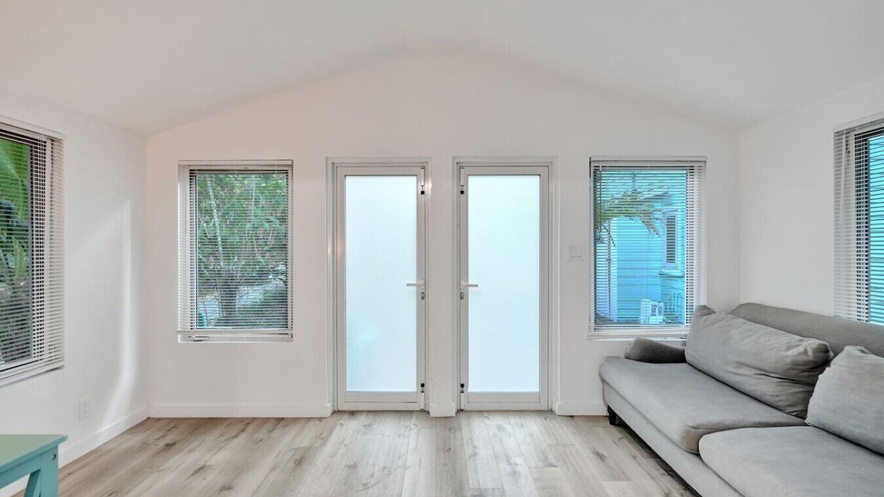 Photo of Livingroom in Sailboat Bend