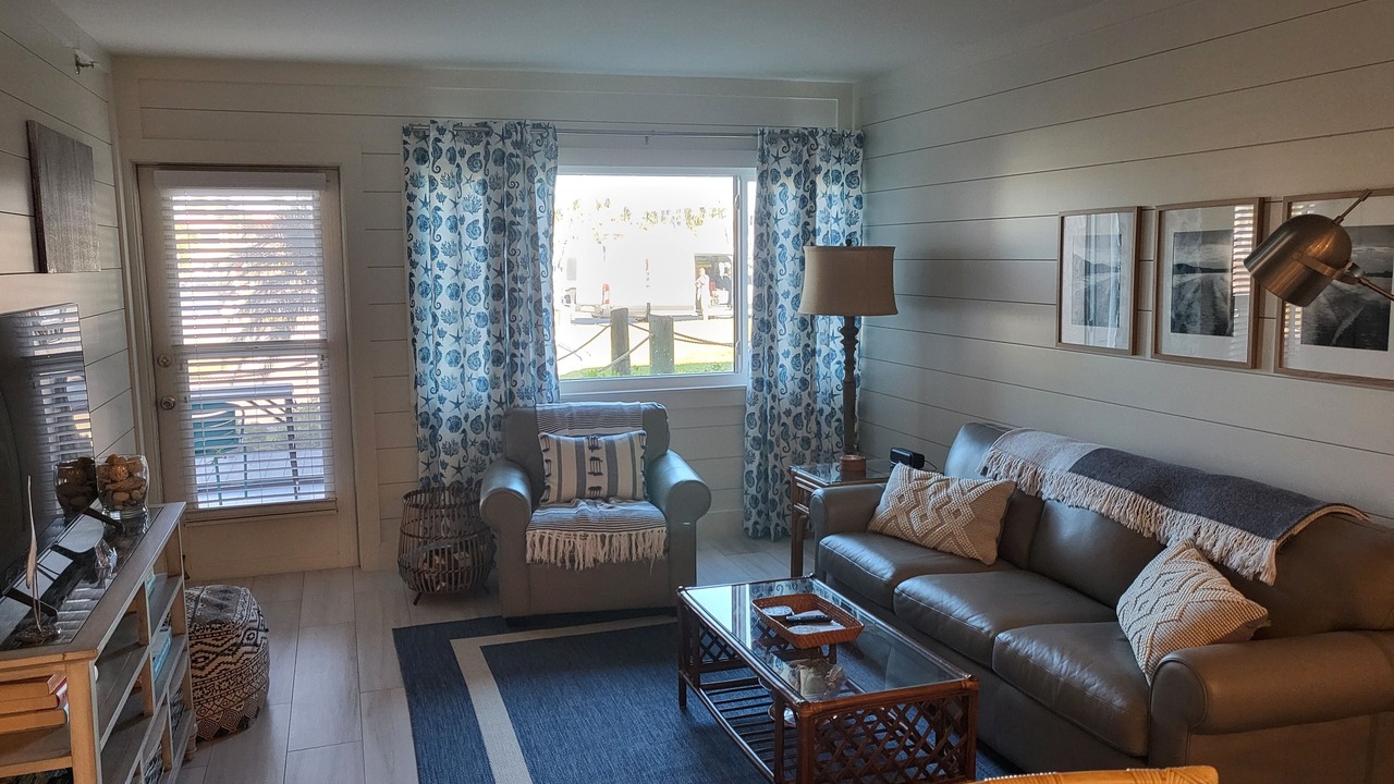 Photo of Livingroom in Burnt Store