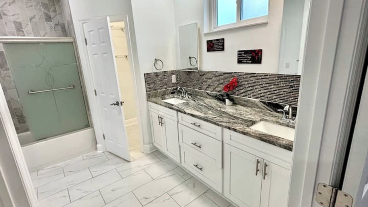 Photo of Bathroom in Lake Magdalene
