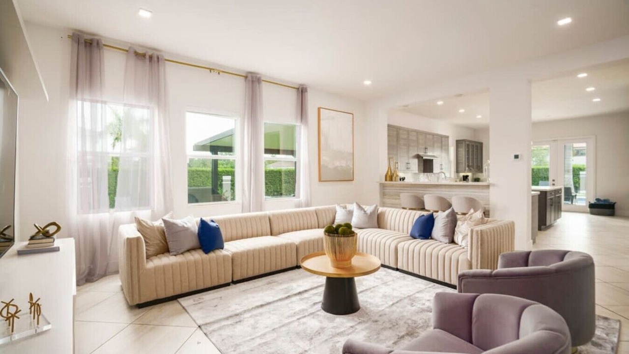 Photo of Livingroom in Ludlam