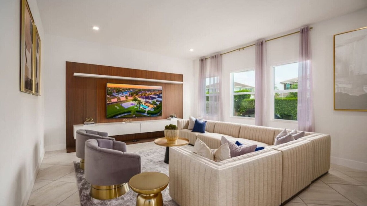 Photo of Livingroom in Ludlam