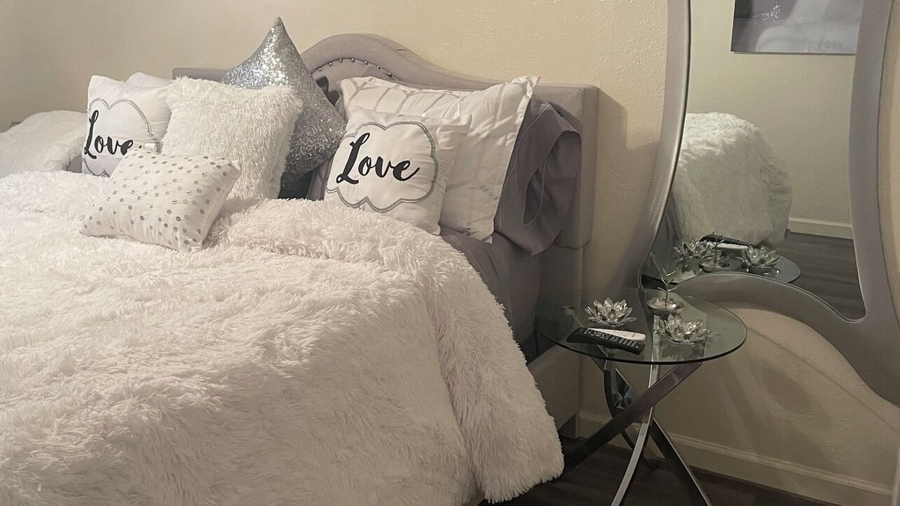 Photo of Bedroom in Ludlam