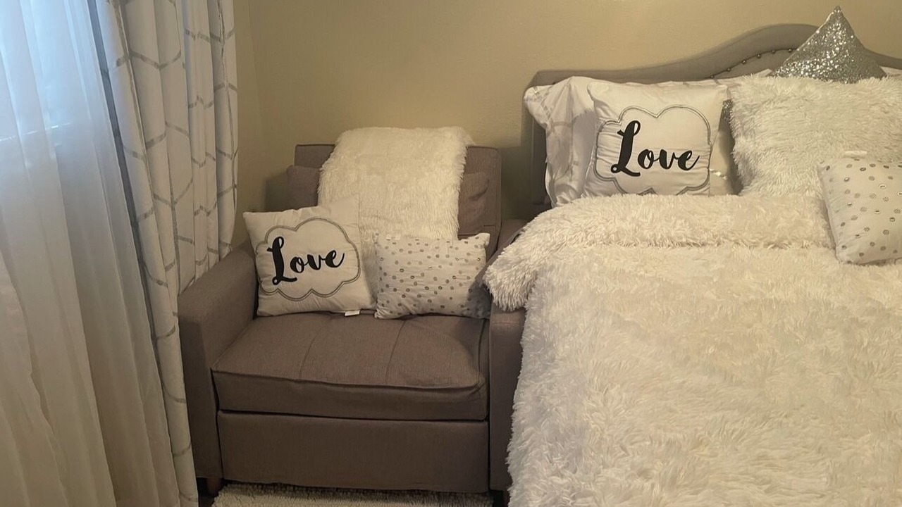 Photo of Bedroom in Ludlam