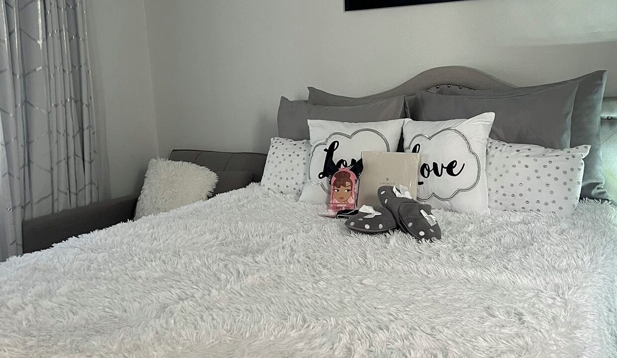 Photo of Bedroom in Ludlam