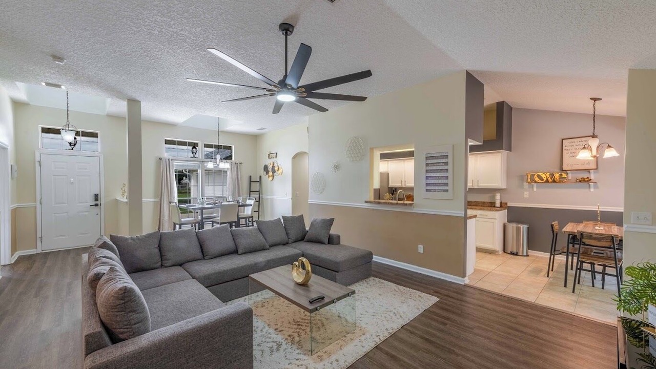 Photo of Livingroom in Oak Hill