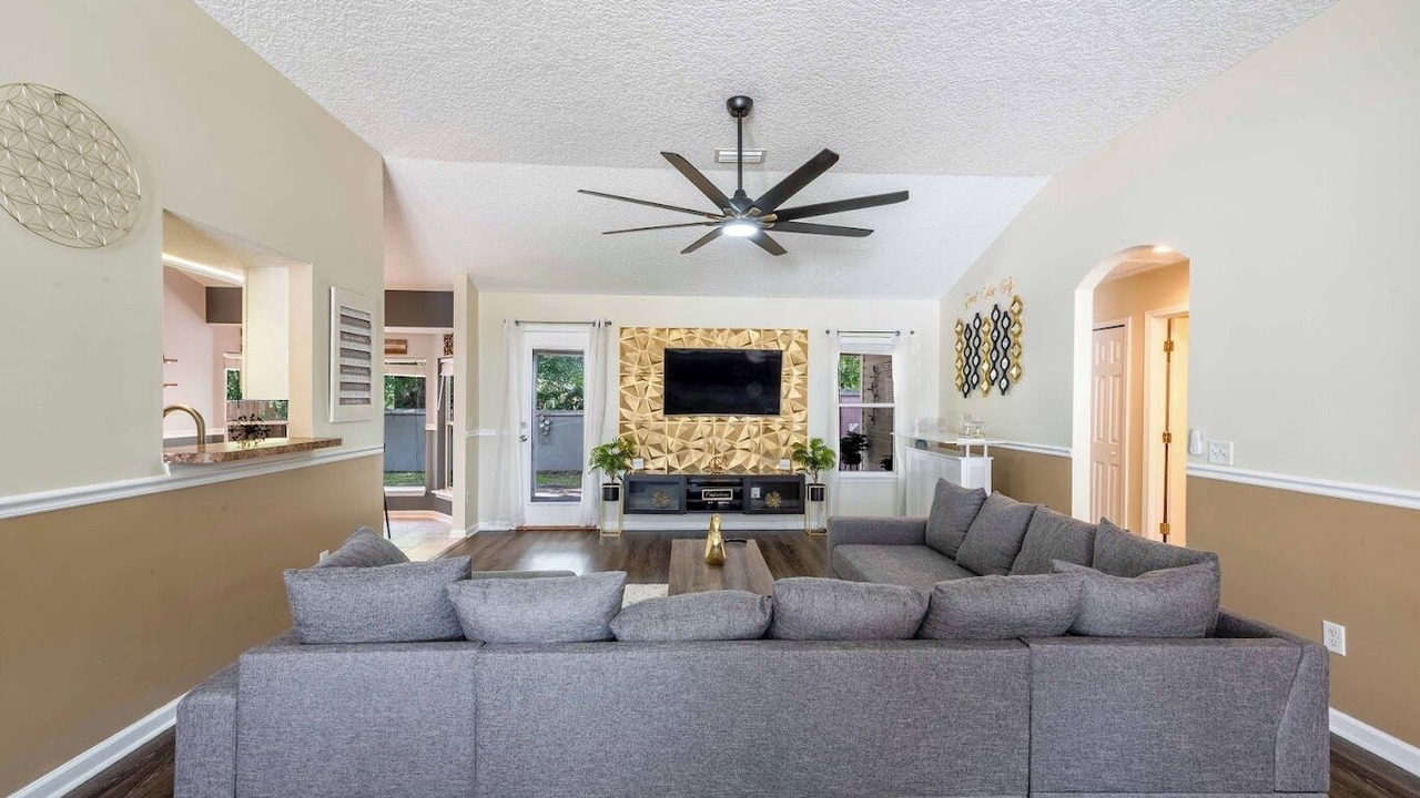 Photo of Livingroom in Oak Hill