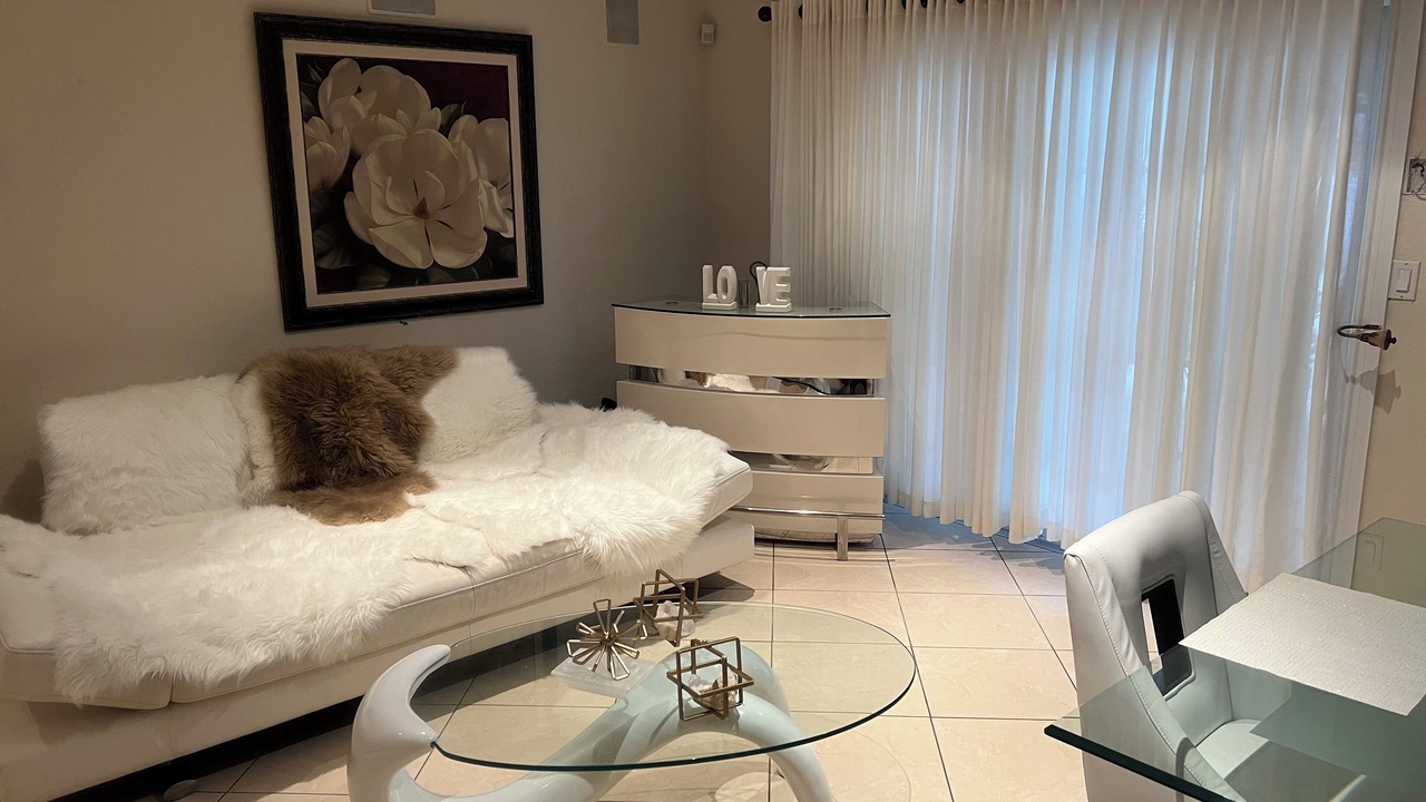 Photo of Livingroom in Olympia Heights