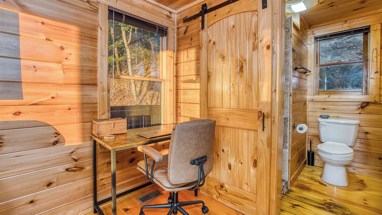 Photo of Bathroom in Cherry Log