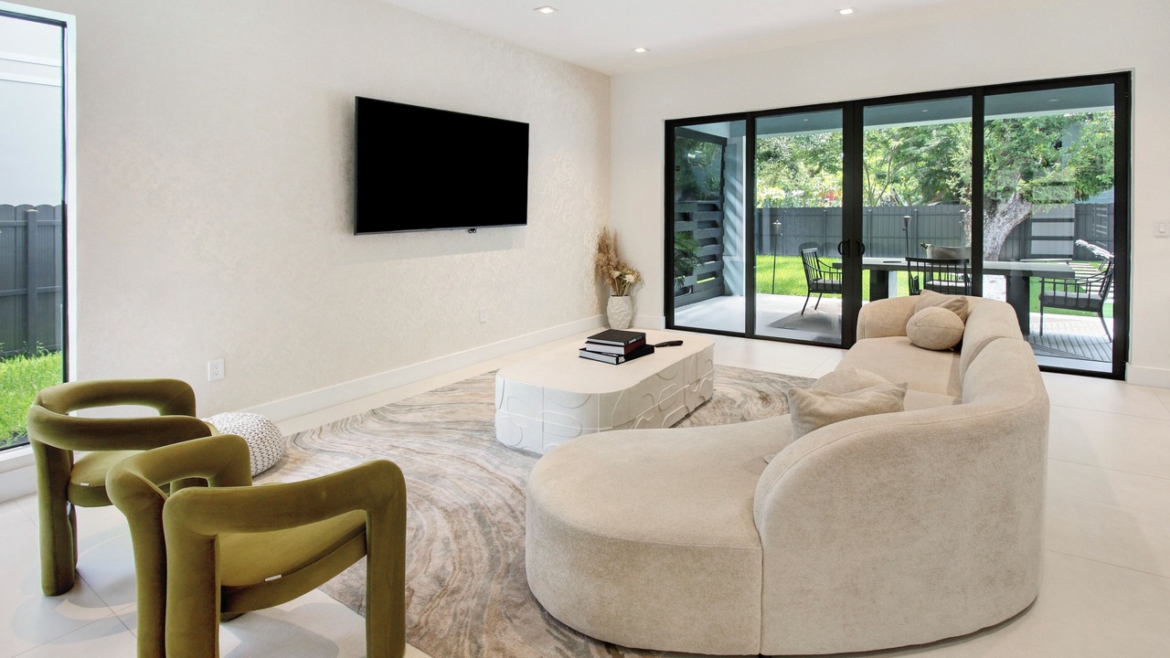Photo of Livingroom in Sailboat Bend