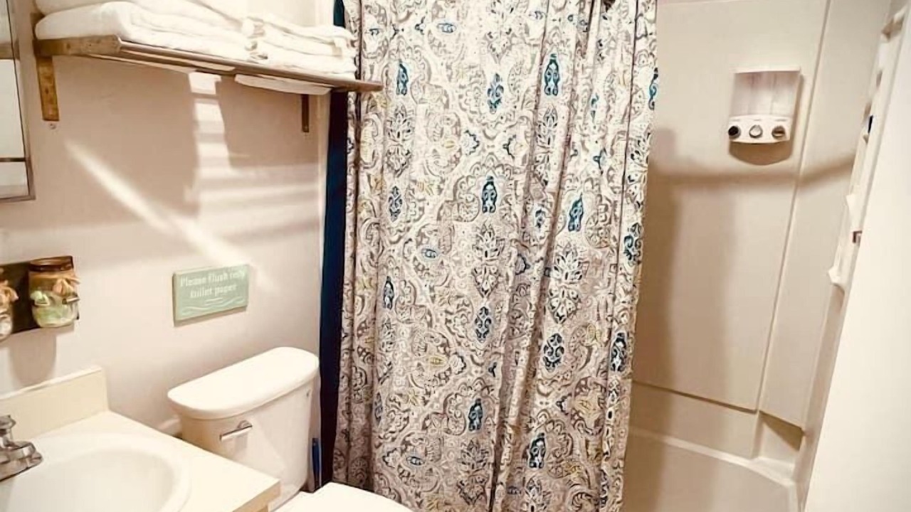 Photo of Bathroom in Harbordale