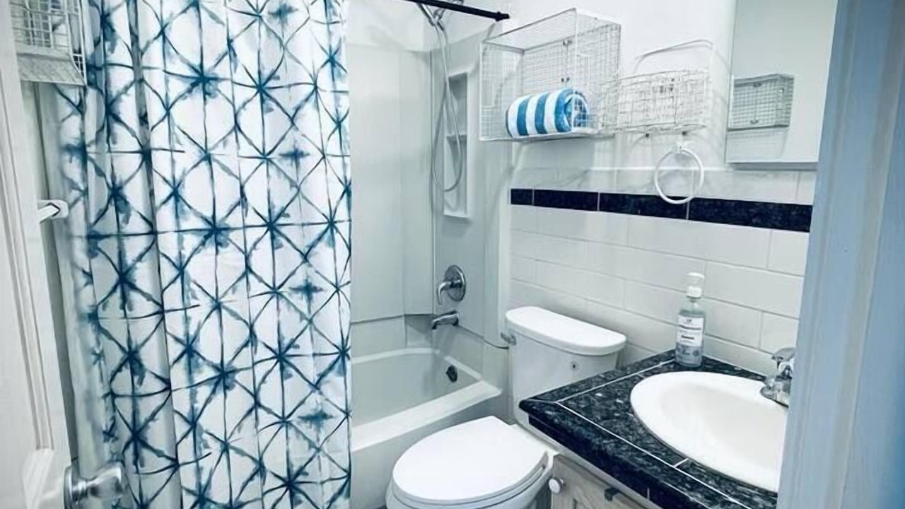 Photo of Bathroom in Harbordale