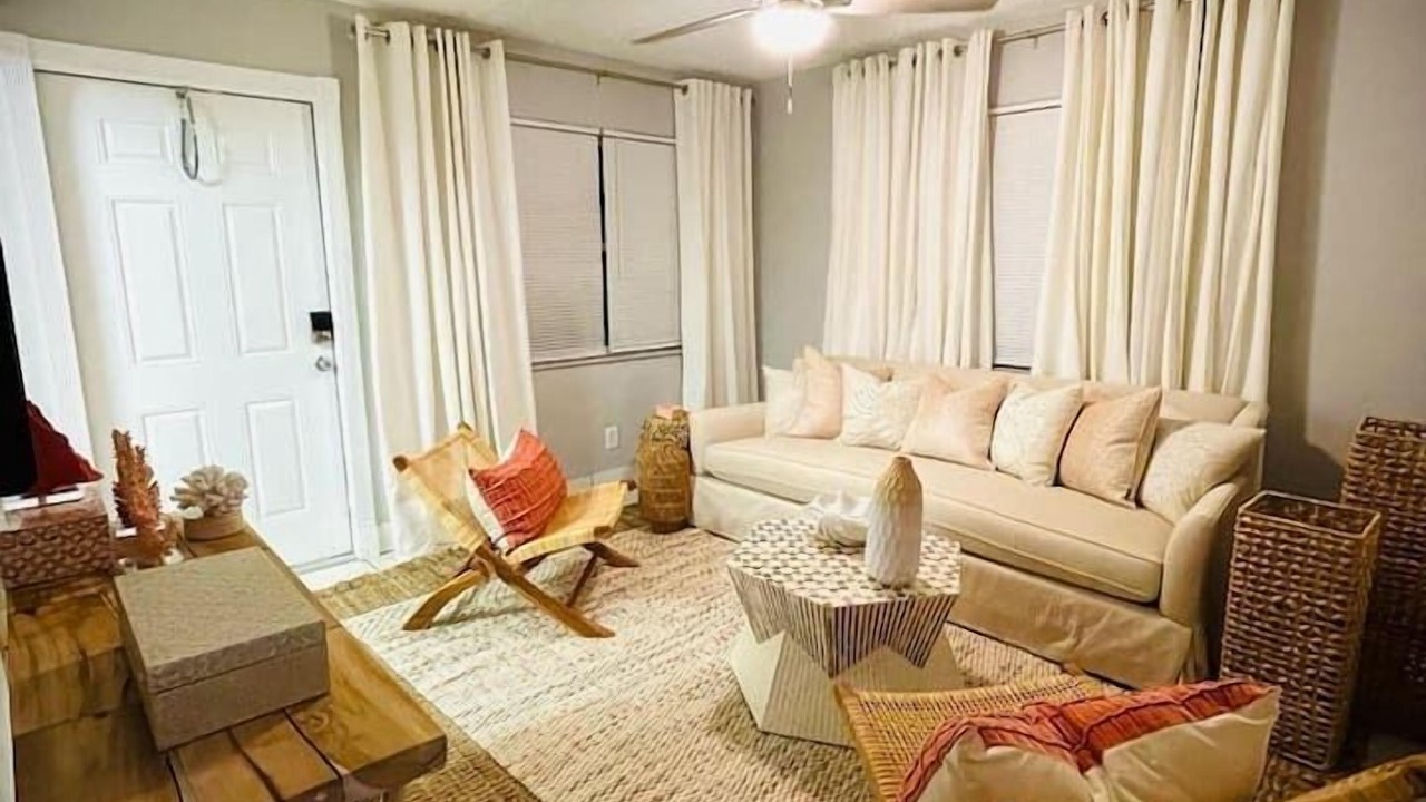 Photo of Livingroom in Harbordale