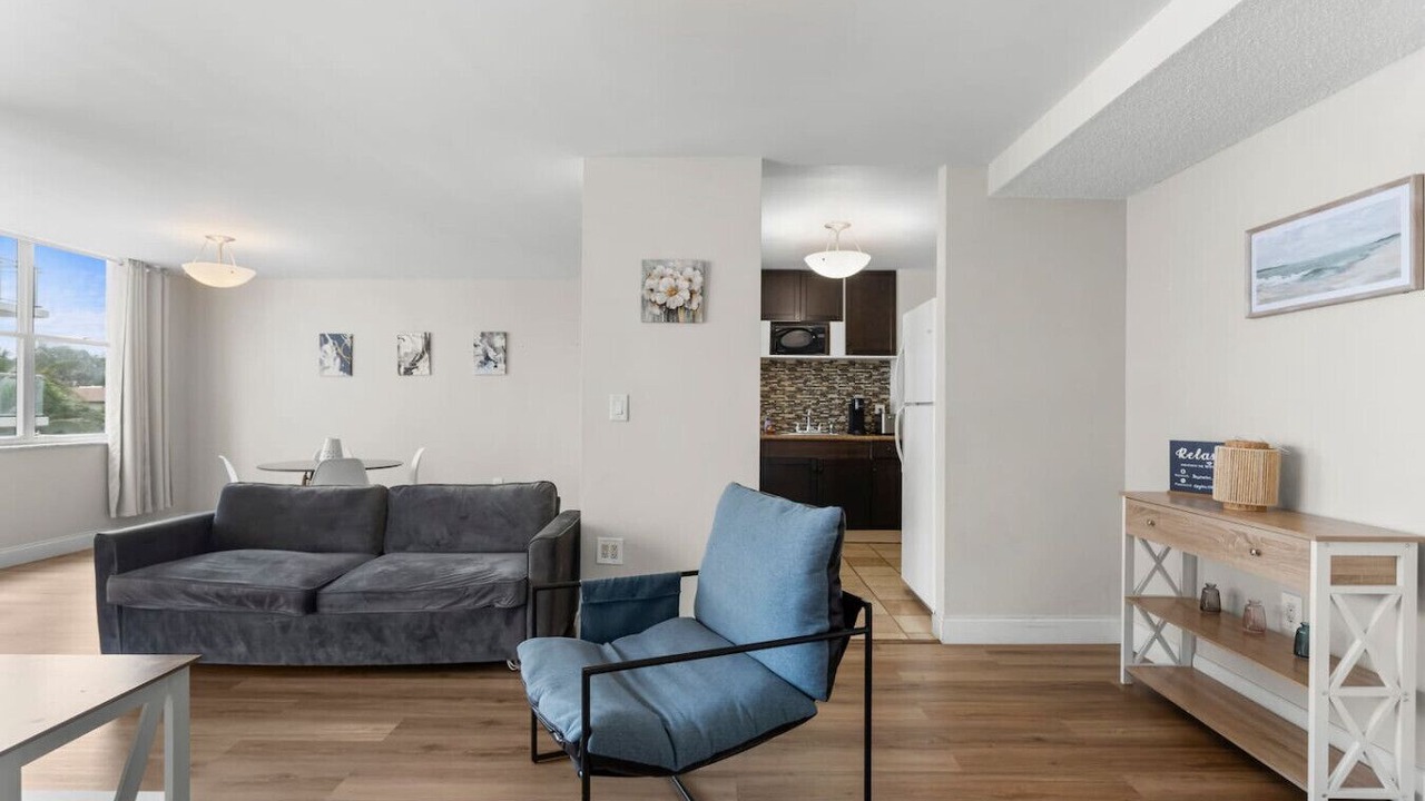 Photo of Livingroom in Bay Harbor Islands