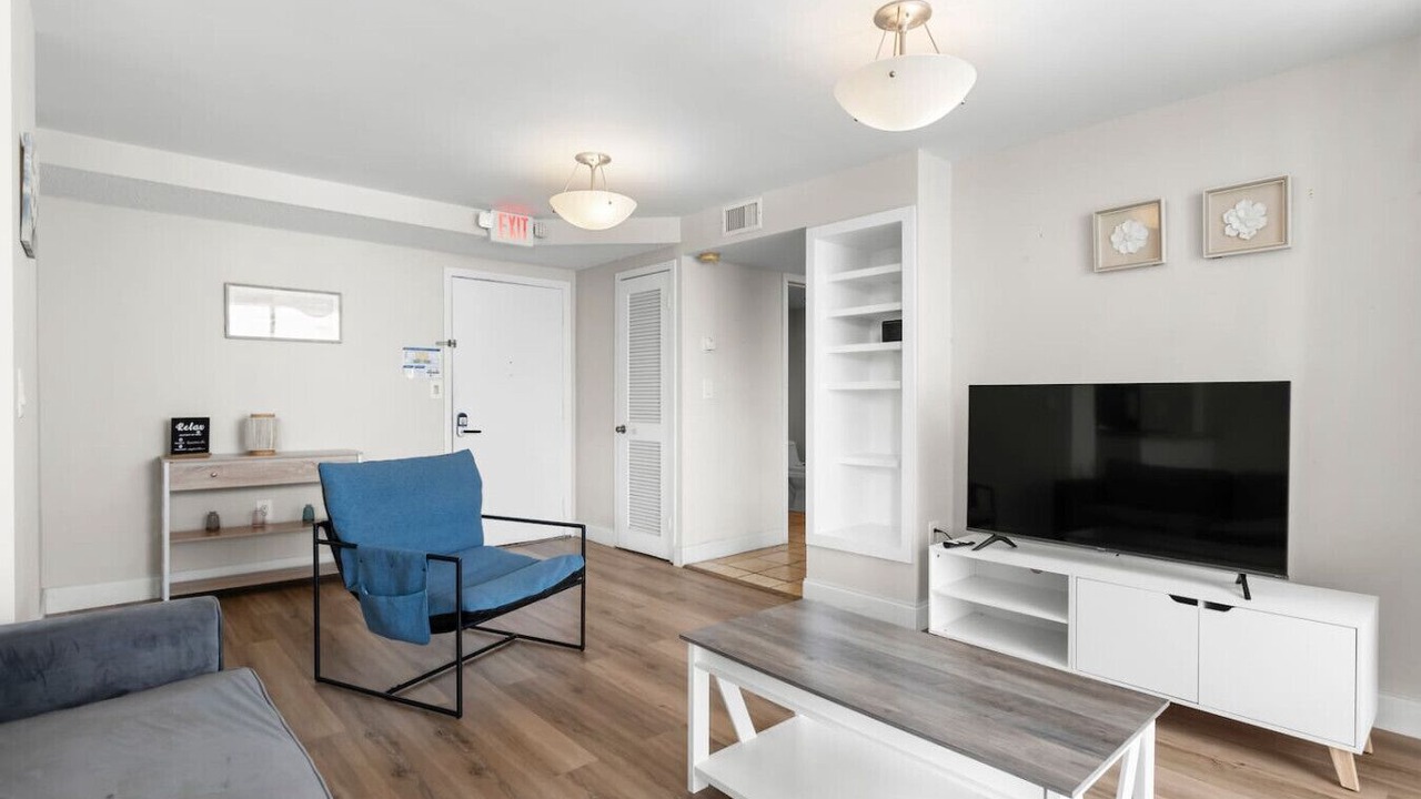 Photo of Livingroom in Bay Harbor Islands