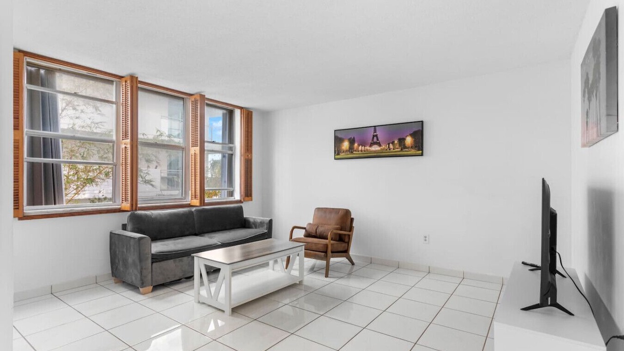Photo of Livingroom in Bay Harbor Islands