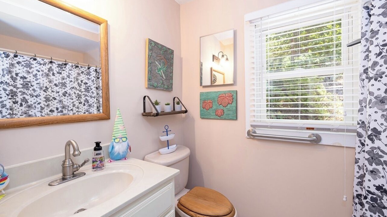 Photo of Bathroom in Seneca