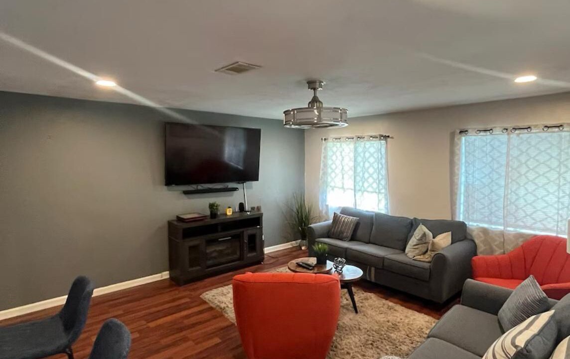 Photo of Livingroom in College Town