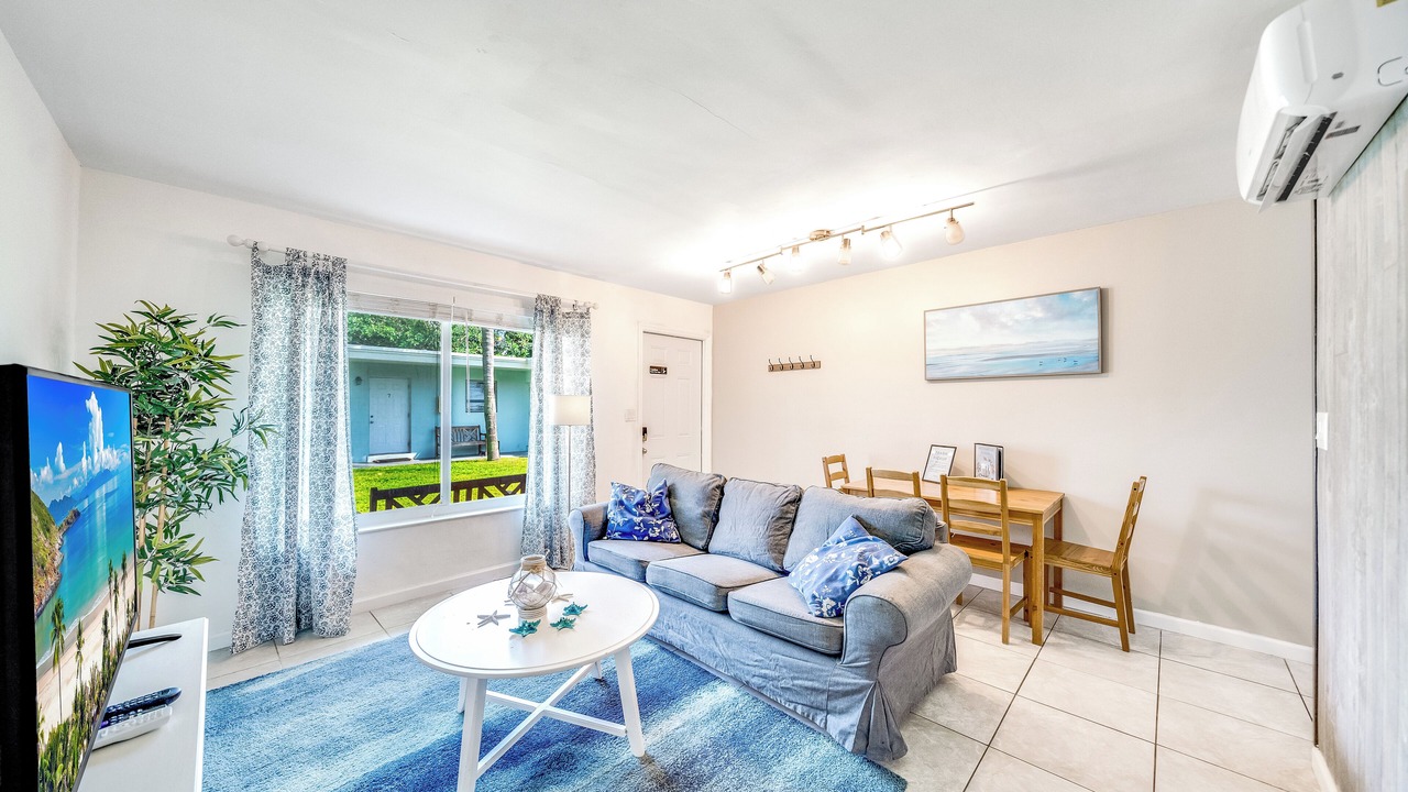 Photo of Livingroom in Santa Barbara Estates
