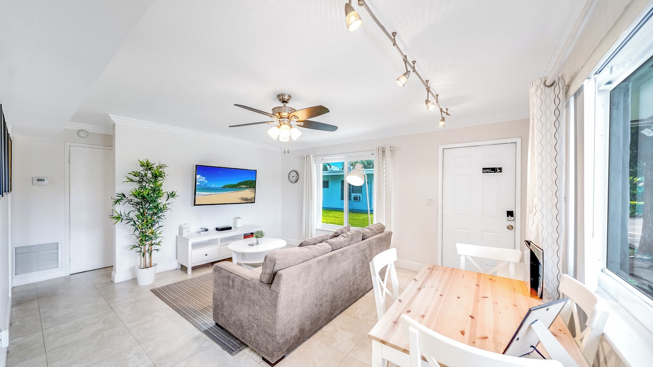 Photo of Livingroom in Santa Barbara Estates