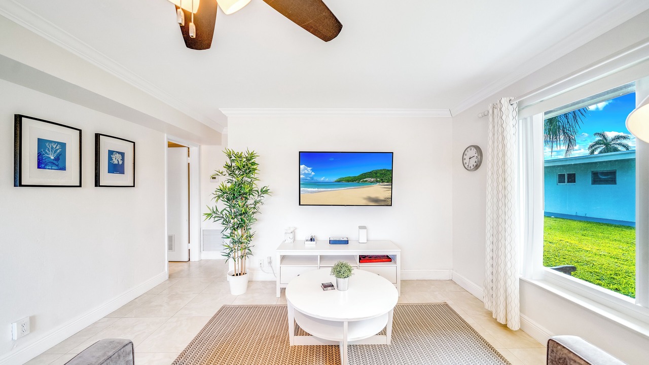 Photo of Livingroom in Santa Barbara Estates