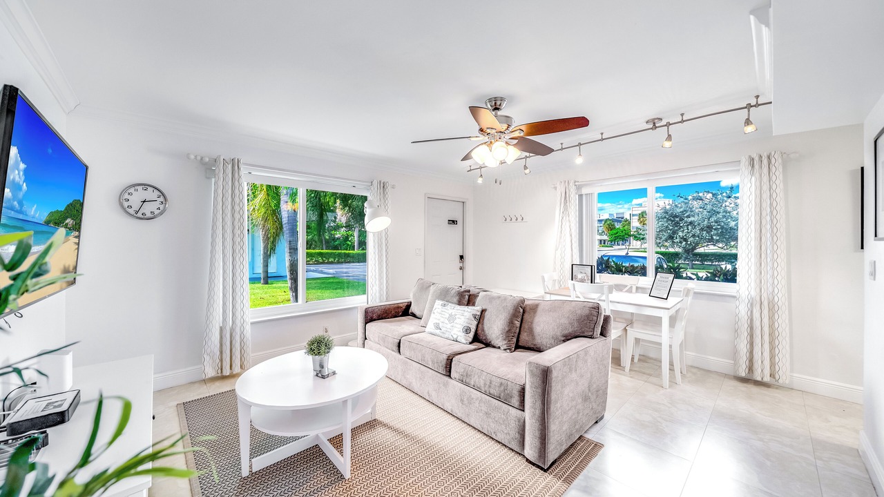 Photo of Livingroom in Santa Barbara Estates