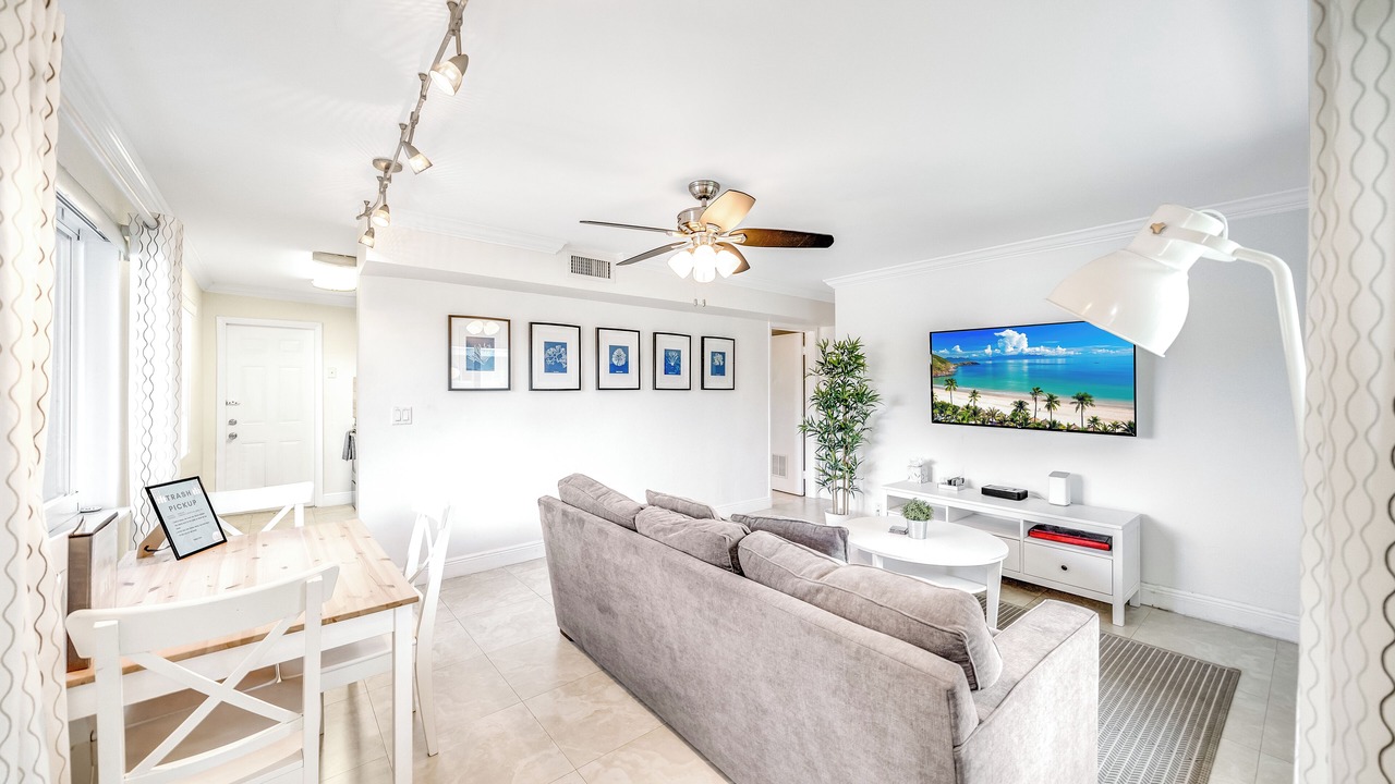 Photo of Livingroom in Santa Barbara Estates