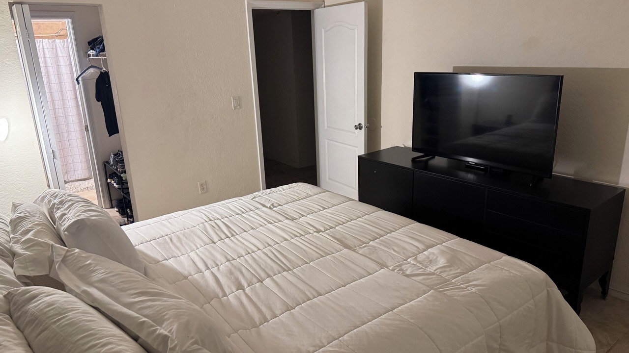 Photo of Bedroom in Ludlam