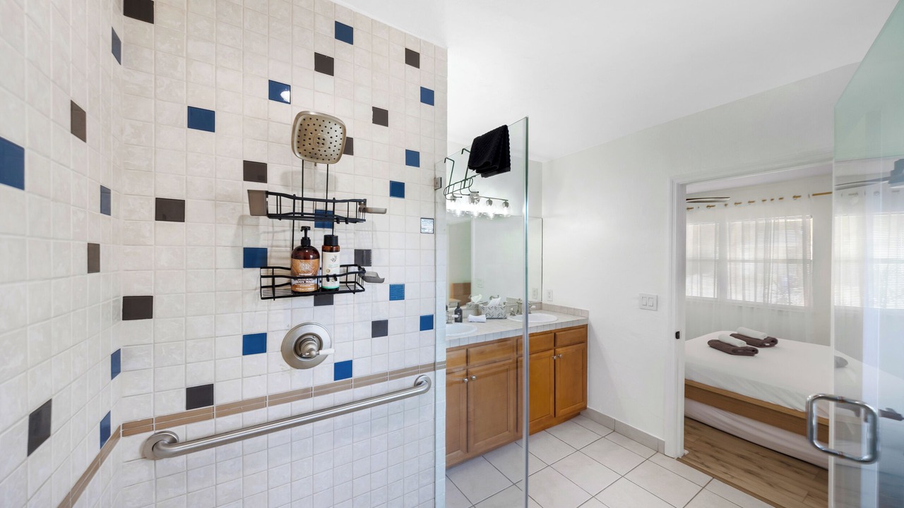Photo of Bathroom in Poinsettia Heights
