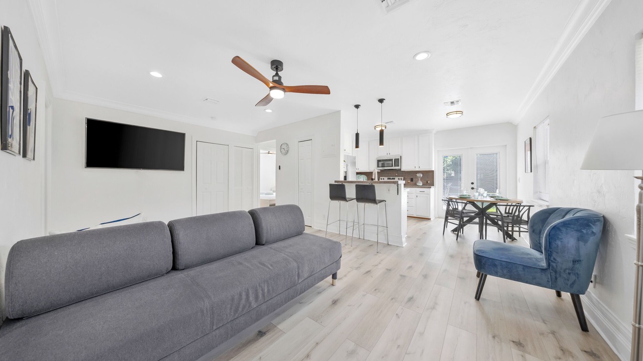 Photo of Livingroom in Poinsettia Heights
