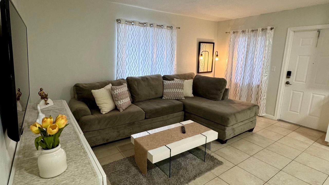 Photo of Livingroom in North Central Hollywood
