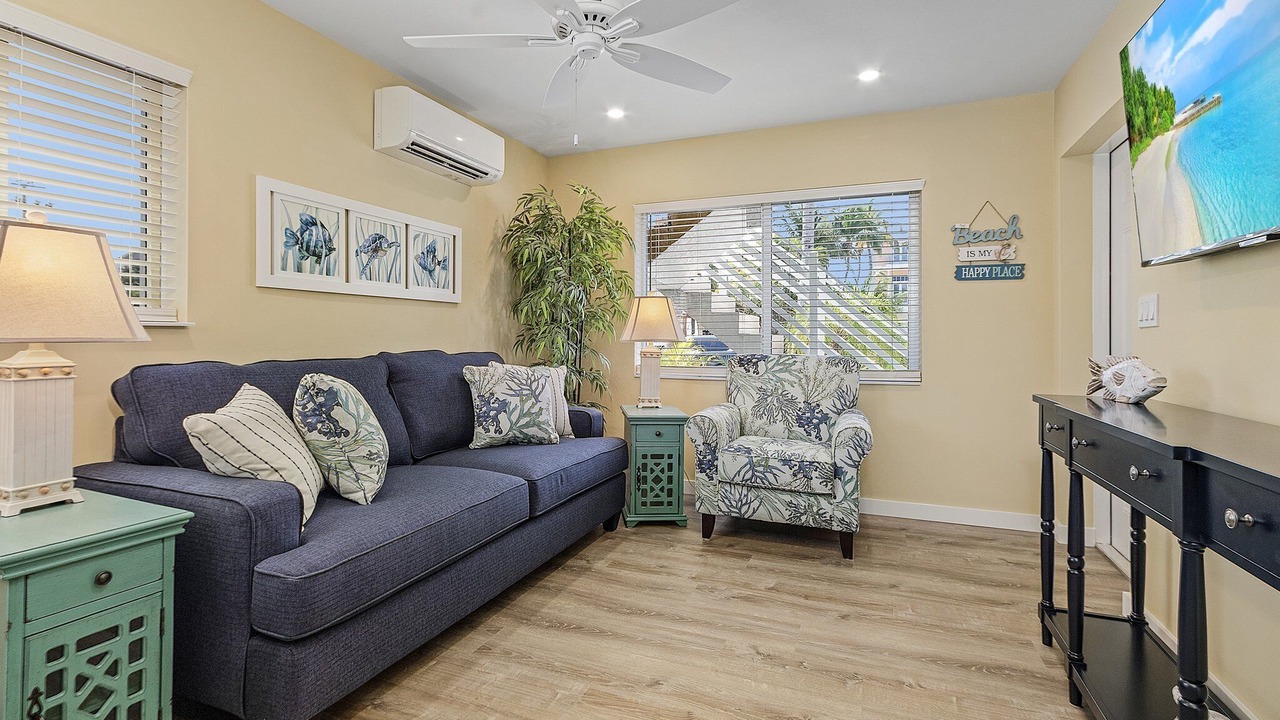 Photo of Livingroom in Mid Island