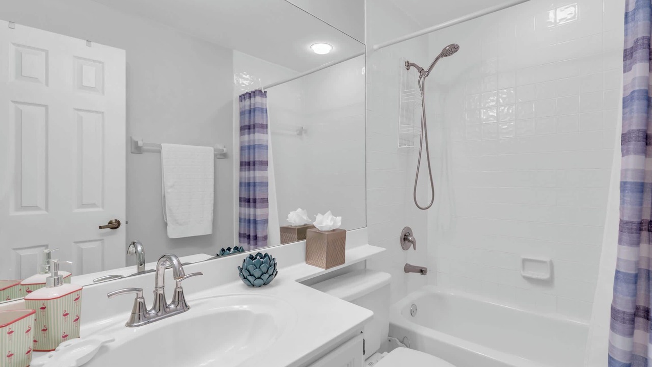 Photo of Bathroom in Burning Tree