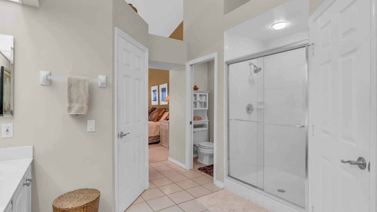 Photo of Bathroom in Burning Tree